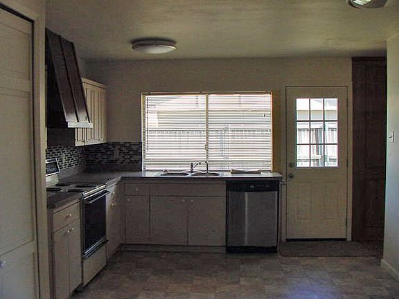 2nd image of 610 N Holiday Dr