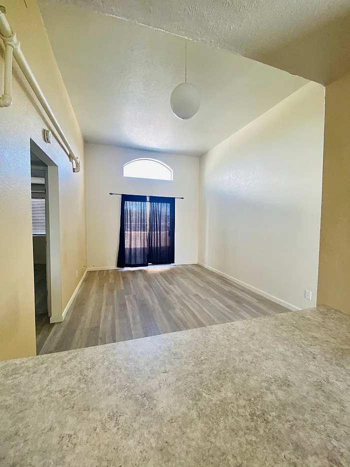 2 bed, 1.0 bath, 775 sqft, $1,300 — Photo 4
