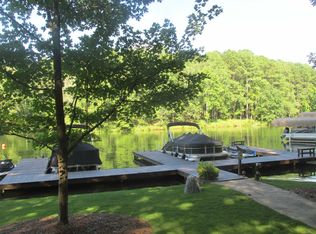 2491 Parrotts Pointe Rd, Greensboro, GA 30642