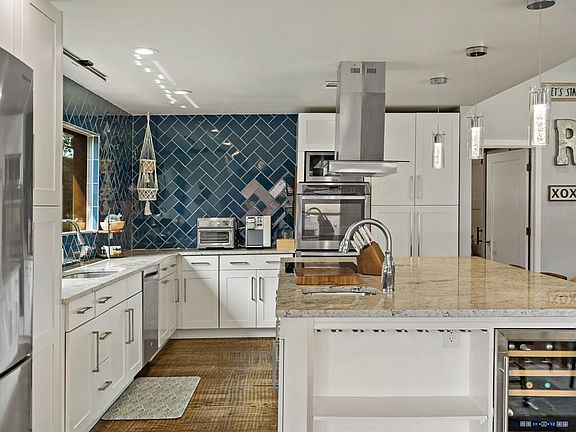 4th image of 419 Campbell Ct