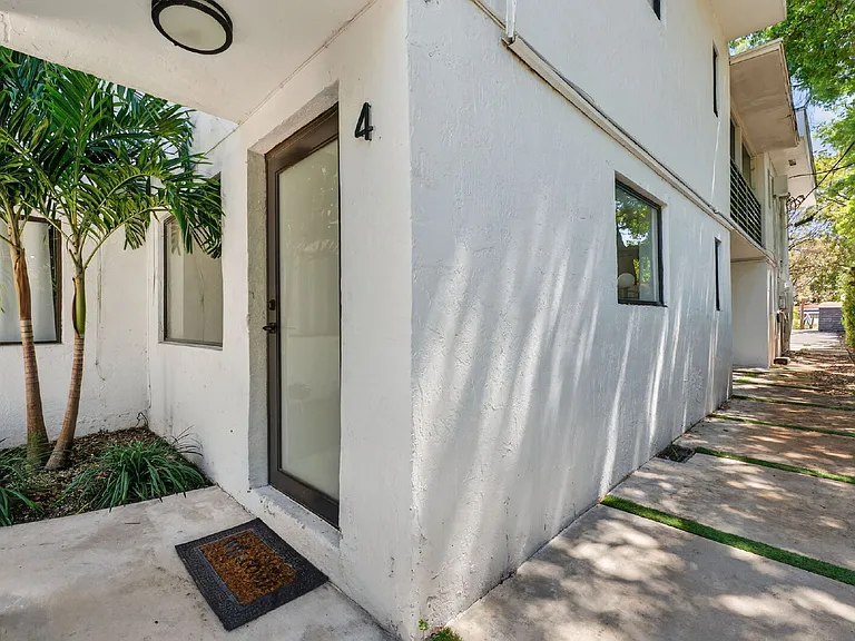 37 NW 59th St #4 — Photo 8