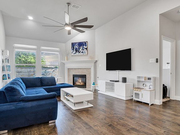 5th image of 124 Village Creek Dr