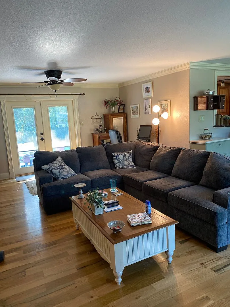 3 bed, 2.0 bath, 1900 sqft, $2,600 — Photo 4