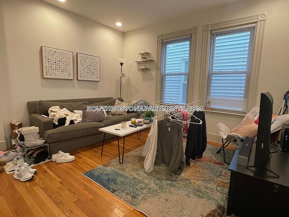 2nd image of 143 L St #2W