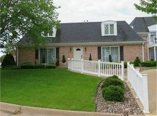 2353 Coventry Park #B101, Dubuque, IA 52001