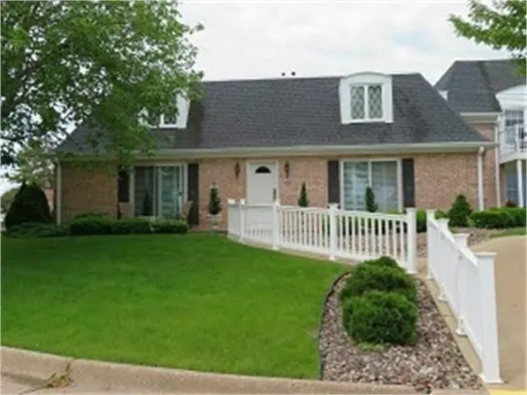 2353 Coventry Park, Dubuque, IA 52001