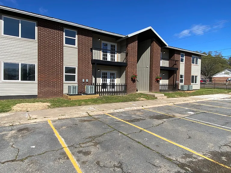 West Towne Apartments — Photo 5
