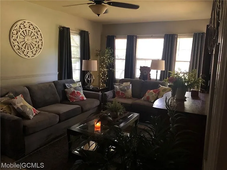Living Room (Unfurnished)