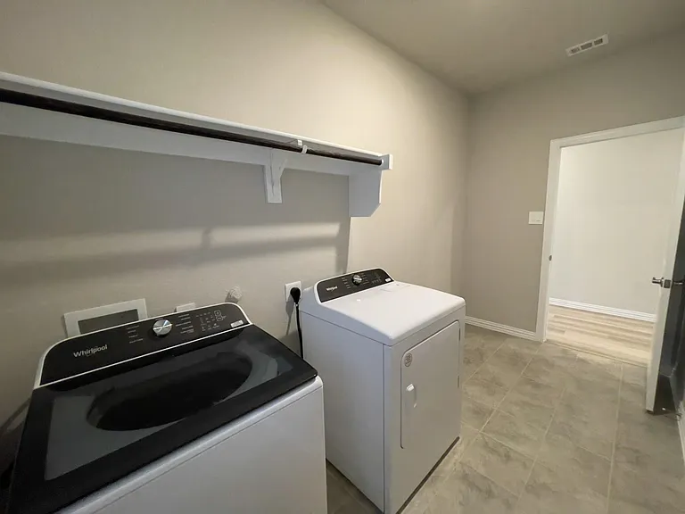 2305 Bellatrix Dr — Photo 9