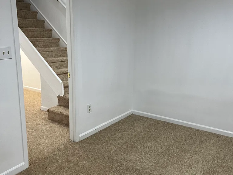 102 Gateway Dr — Photo 8