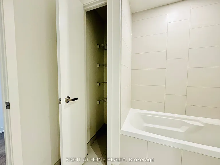 20 Richardson St #404 — Photo 12