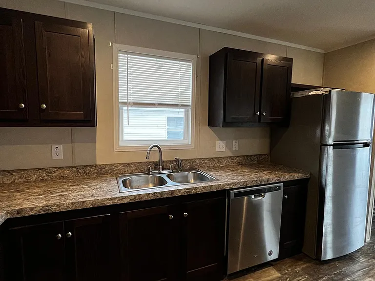 Hillview — Photo 28