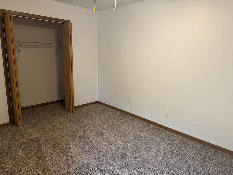 101 W Hennepin St #3 — Photo 8
