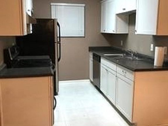 5th image of 3026 Richview Park Cir N
