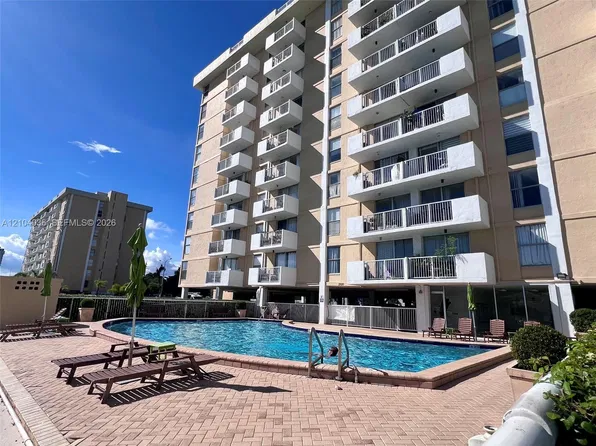 2020 NE 135th St APT 810, North Miami, FL 33181