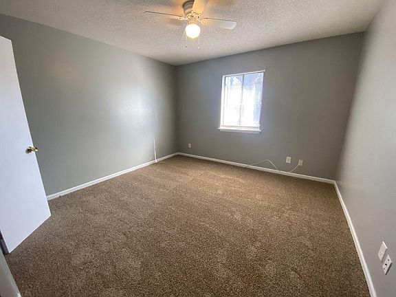 3rd image of 521 Heritage Pl