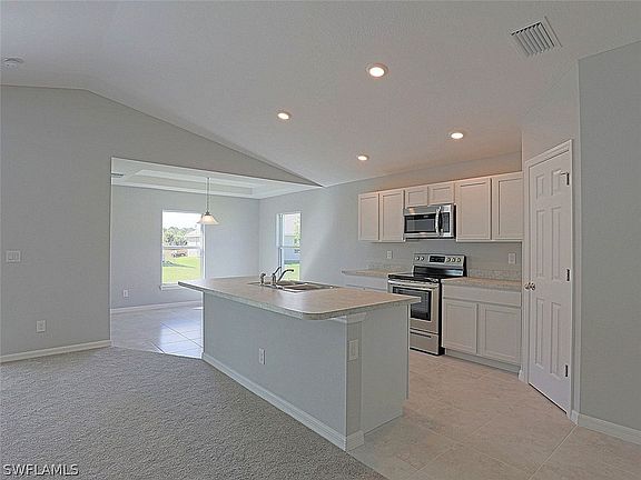 4th image of 1822 NE 6th Place Cpe