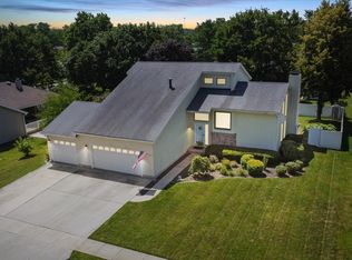 4 Arcadia Ct, Clinton, IL 61727