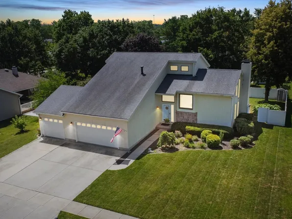 4 Arcadia Ct, Clinton, IL 61727