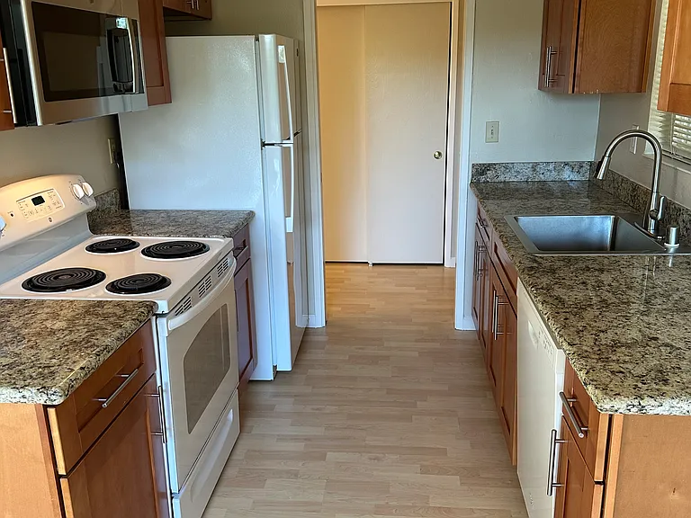 376 College Ave #7B — Photo 4