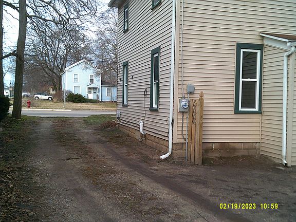 4th image of 103 N Center St