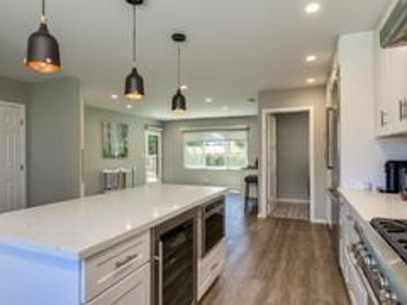 5th image of 715 San Vicente Blvd