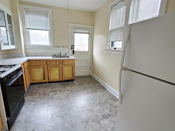 3rd image of 27 E Chandler Ave APT E