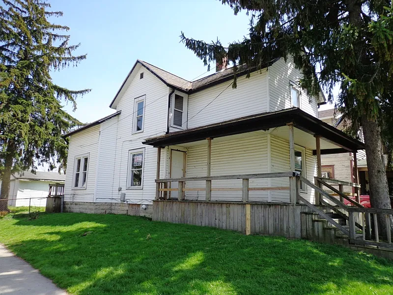 396 Park St photo 1