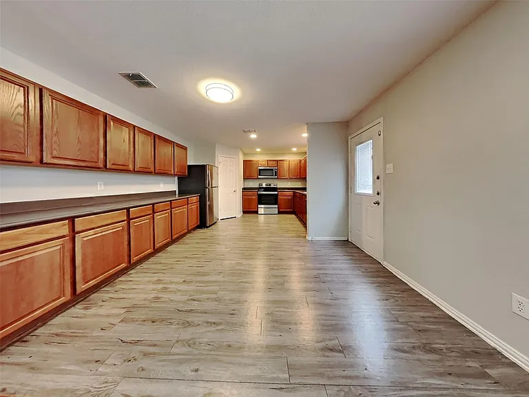 527 Laurel Ln — Photo 8
