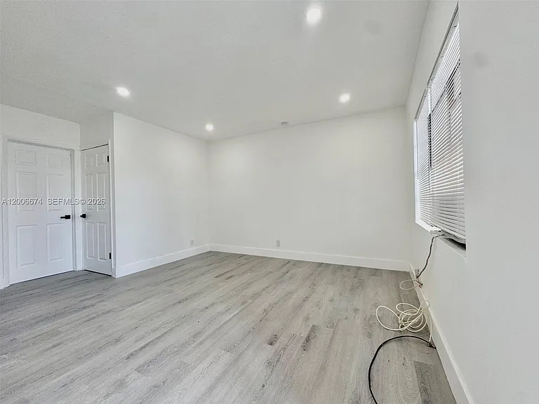 417 NW 2nd Ave #0 — Photo 3