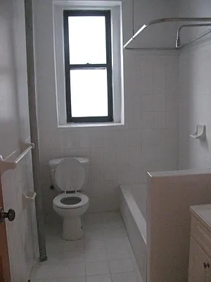 Rented by PMG Real Estate  | media 66