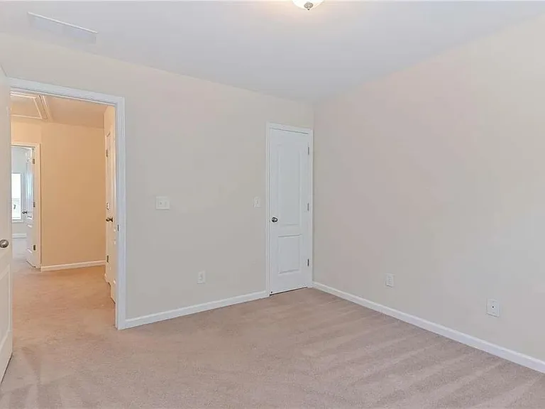 143 Linton Dr — Photo 12