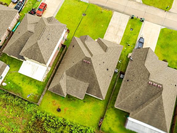 3rd image of 465 Christopher Dr