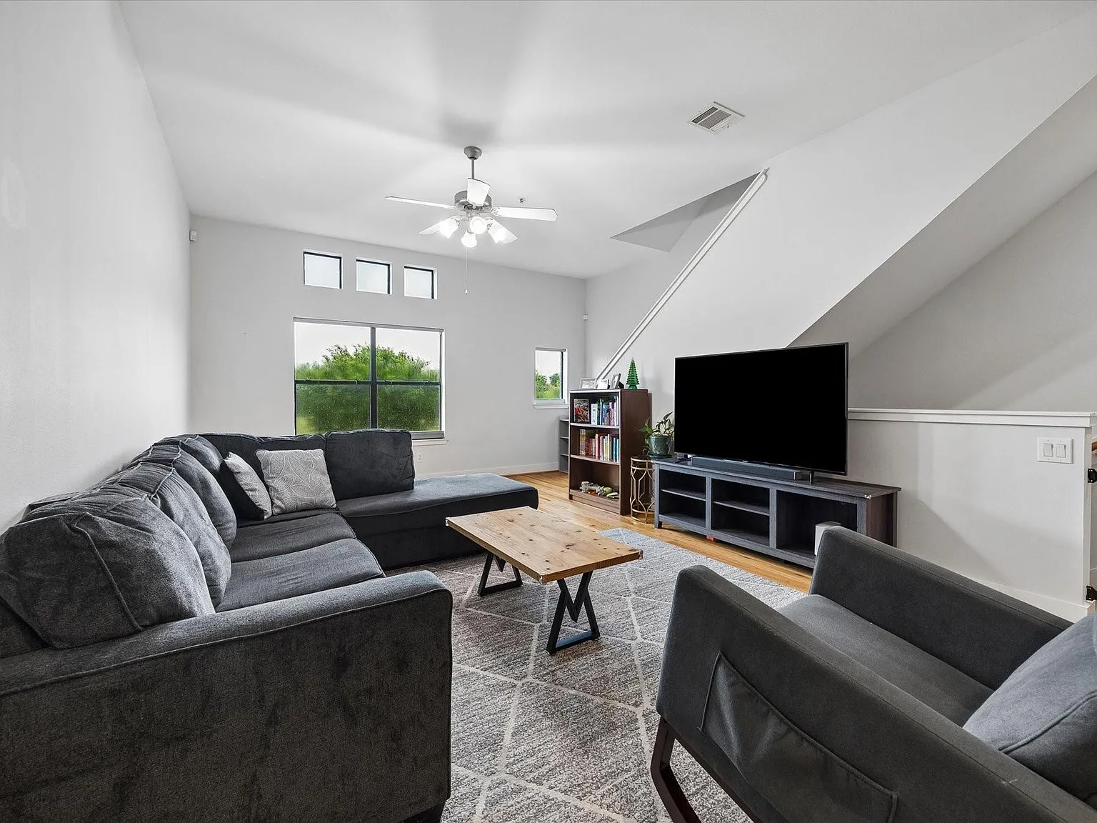 2 bed, 2.0 bath, 1578 sqft, $1,825 — Photo 3