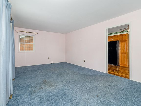 4th image of 726 Lakeshore Dr