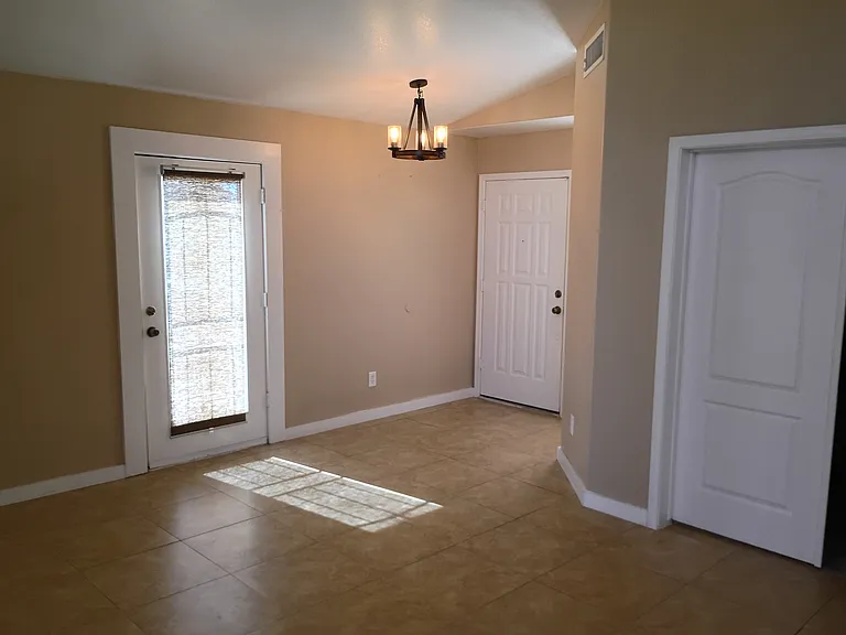 2013 E Willow Wick Rd — Photo 21