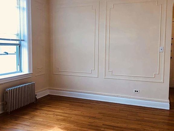 3rd image of 28-14 Crescent St #12A