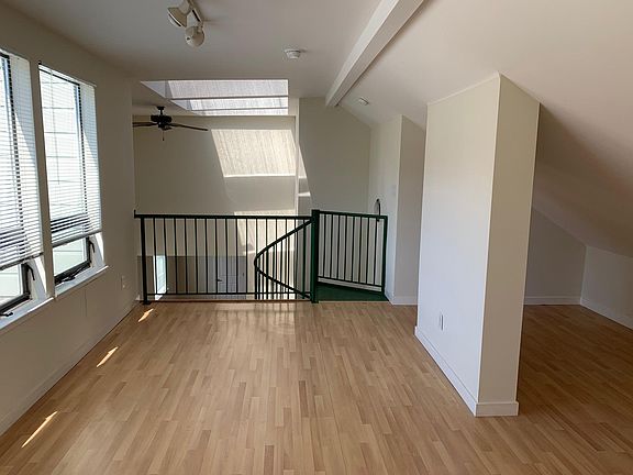 4th image of 2141 Powell St #C