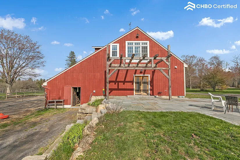 Guest House Barndominium — Photo 2
