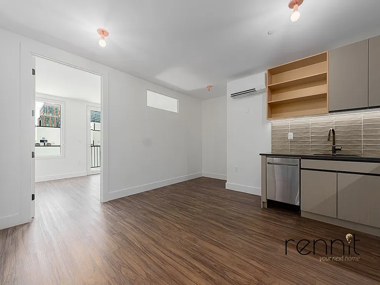 26-24 4th St #610A — Photo 2