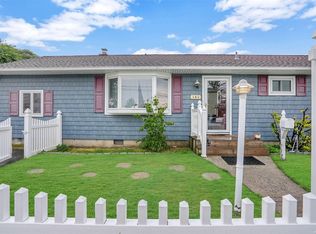 141 E Clearwater Rd, Lindenhurst, NY 11757