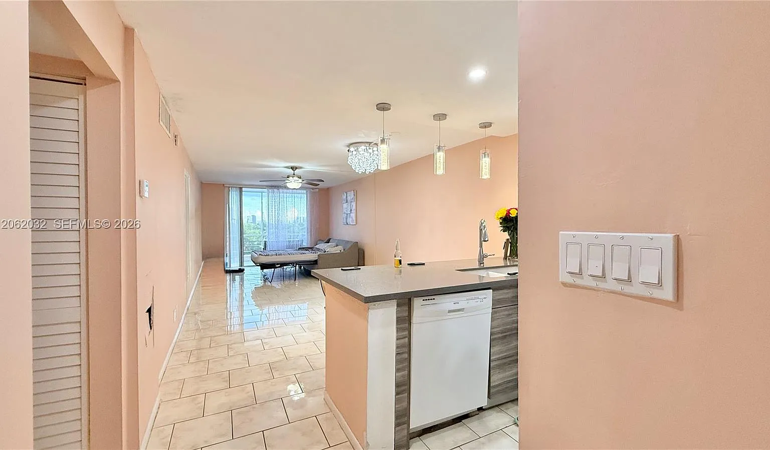 Dixiana Condo — Photo 1
