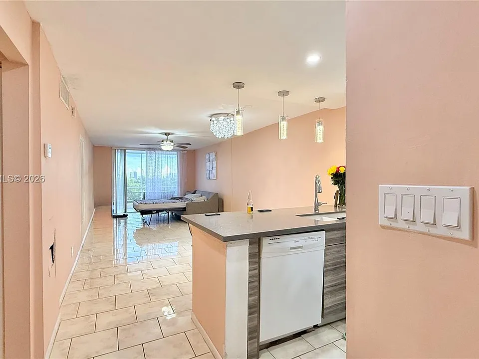 1830 Dixianna St #603