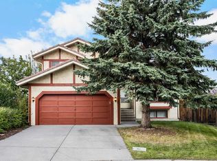 172 SE Sandpiper Cir NW, Calgary, AB T3K3M5