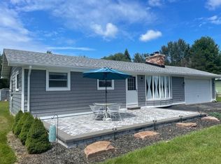 8548 Bayview Rd, Onekama, MI 49675