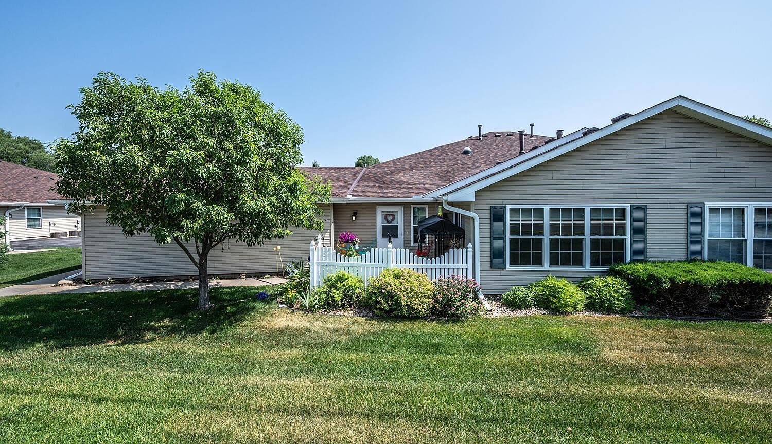 822 Roundhouse St, Shakopee, MN 55379 Zillow