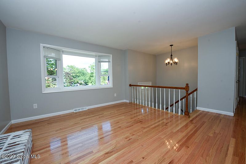 3rd image of 13 Pines Court