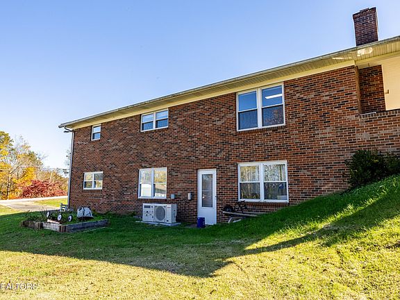 5th image of 323 W Ridgecrest Dr