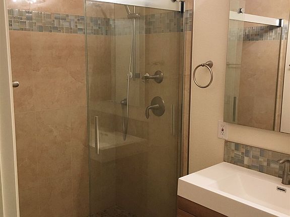5. 22107 Burbank Blvd #5_Master Bathroom