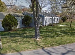 2 Martha Cir, Barrington, RI 02806